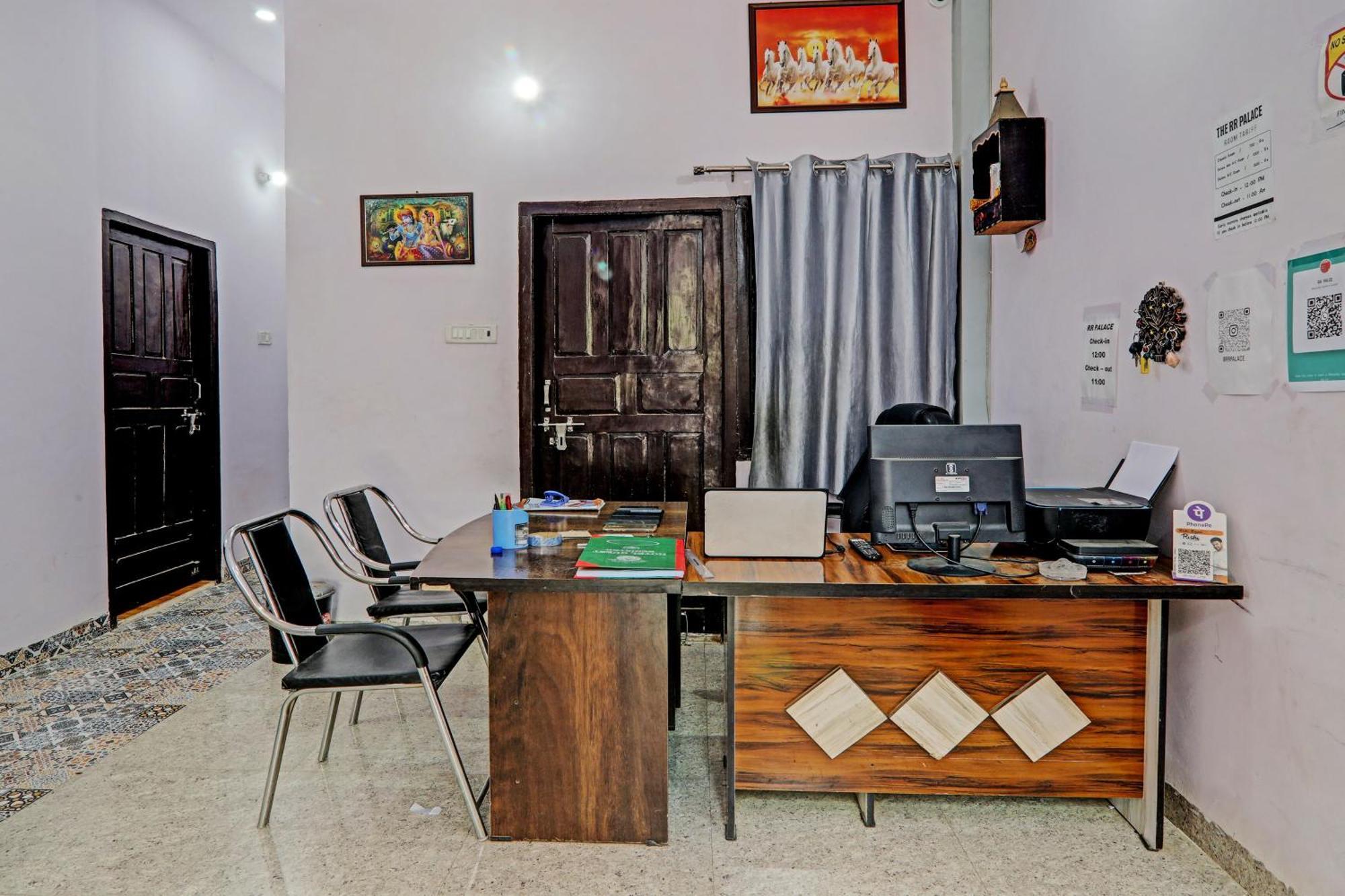Oyo Hotel Crown Lucknow Exterior photo
